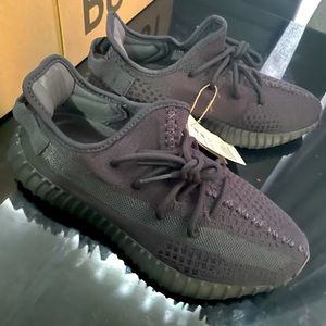 Yeezy Boost 350 V2 Onyx Black size 8